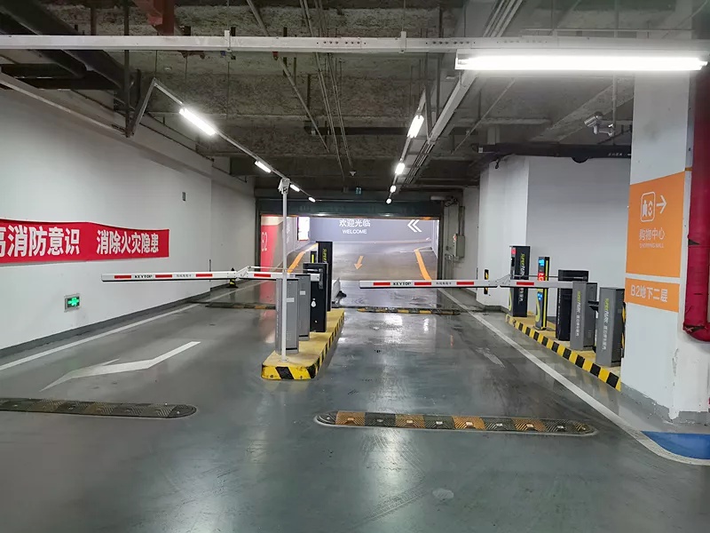 北京住總?cè)f科廣場(chǎng)停車場(chǎng)收費(fèi)管理系統(tǒng)及設(shè)備案例